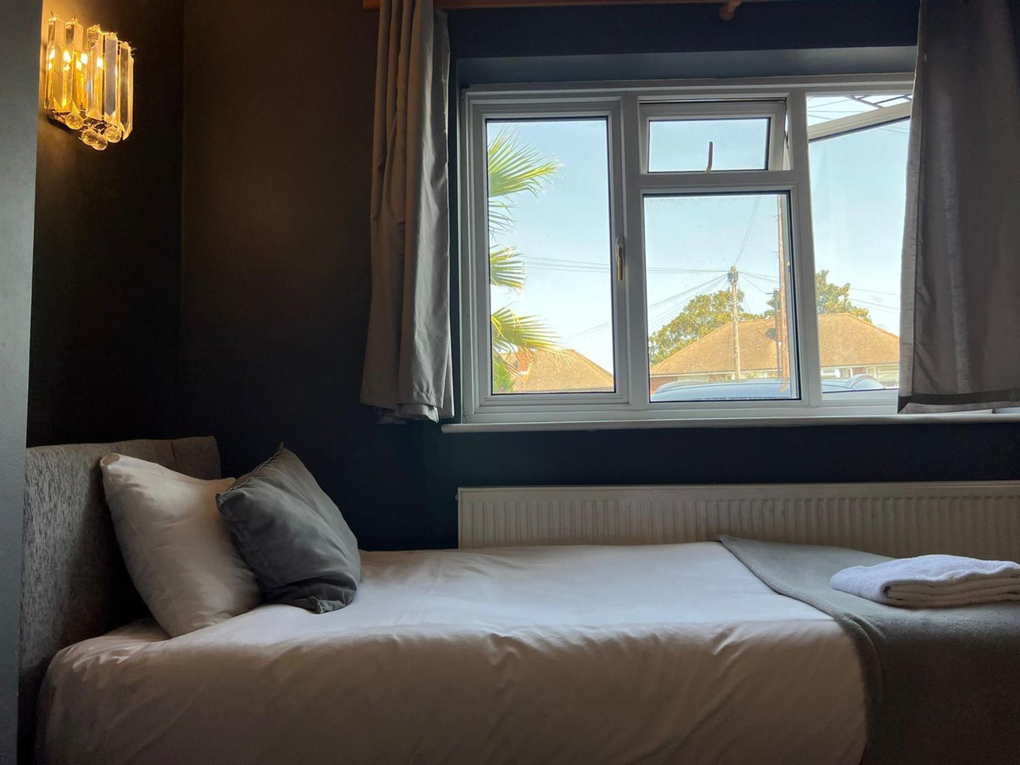 Airport Garden Rooms Feltham Ngoại thất bức ảnh
